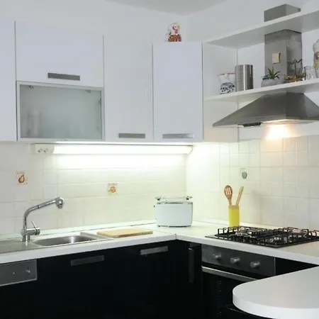 Vikendica Grosszugiges Ferienhaus Mit Pool Und Eigenem Garten, Klimaanlage Und Wifi Fur 10 Personen Pula