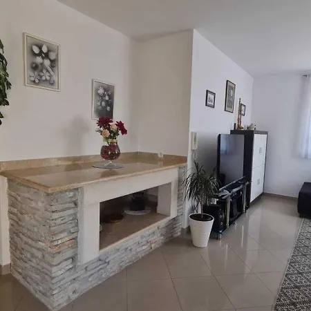 Vikendica Grosszugiges Ferienhaus Mit Pool Und Eigenem Garten, Klimaanlage Und Wifi Fur 10 Personen *
