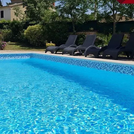 Vikendica Grosszugiges Ferienhaus Mit Pool Und Eigenem Garten, Klimaanlage Und Wifi Fur 10 Personen *